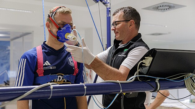 Sigma absolvovala fyzick� testy v aplika�n�m centru Baluo.