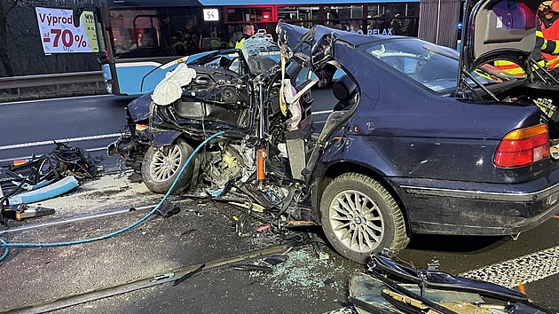 Tragicky stet vozu BMW s tramvaj v Ostrav, kter nepeil dvacetilet idi. (4. ledna 2023)