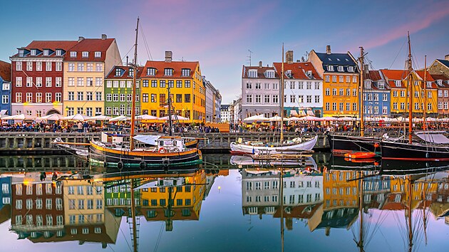 Slavn� p��stav Nyhavn v Kodani