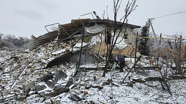 Rusk bombardovn na Ukrajin zashlo obytn domy pobl msta Kryvyj Rih. (8. ledna 2024)