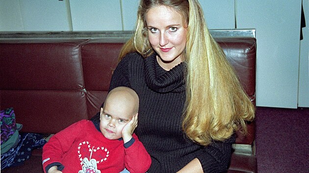 Vendula, tehdy jet Svobodov, s dcerou Klrou (1999)