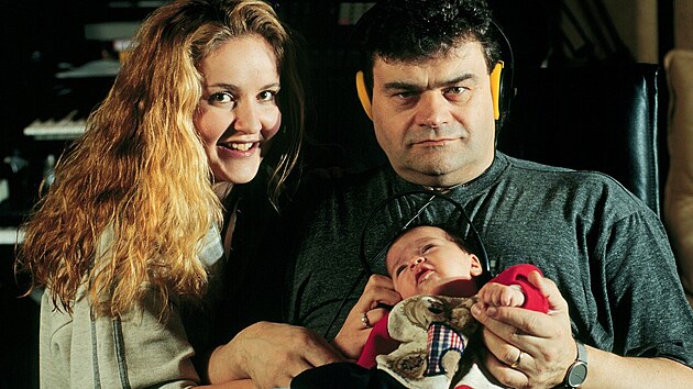 Karel Svoboda, jeho manelka Vendula Svobodov a jejich dcera Klra (1996)