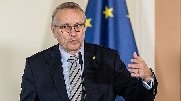 Ministr pro evropsk zleitosti pedstavil nov logo k vro 20 let od vstupu eska do EU. (4. ledna 2024)