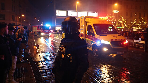 Na oslavy v centru Prahy dohl zchranka, policie a hasii. (1. ledna 2024)