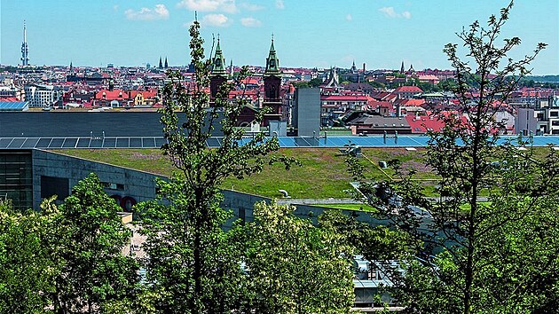 Sacre Coeur. Park najdete za obchodnm centrem Nov Smchov v mst bval zahrady konventu a penziontu dam Srdce Jeova u kostela Pna Jee.