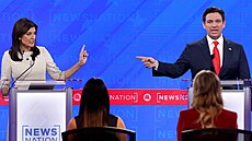 Nikki Haleyová a Ron Desantis bhem jedné z pedvolebních debat v Alabam (6....