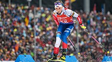 Markéta Davidová na trati stíhacího závodu v Oberhofu