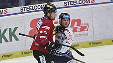 Sparanský útoník Vladimír Sobotka (vlevo) a Petr Chlán z Vítkovic