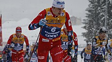 Erik Valnes na trati závodu na 15 km klasicky ve Val de Fiemme