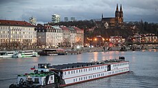 V Praze se kv�li zvý�ené hladin� Vltavy zavírají náplavky. (3. ledna 2024)