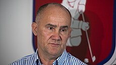 P�edseda p�edstavenstva tren�ínského hokejového klubu Milo� Radosa.