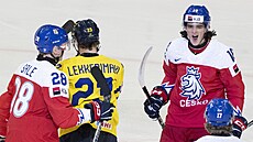 �e�tí junio�i se radují z gólu proti �vídsku, vpravo úsp�ný st�elec Matyá�...