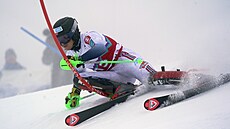 Nor Alexander Steen Olsen bhem prvního kola slalomu v Adelbodenu.