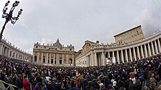 Pape Frantiek ve Vatikánu pednesl svj novoroní projev. Poslouchaly ho...