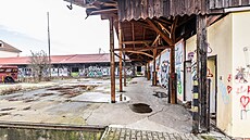 Místo na hradeckém vlakovém nádra�í, kde byl zavra�d�n �trnáctiletý chlapec....