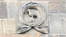 Na Starom�stské mostecké v�i sedí led�á�k� hned n�kolik.