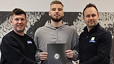 �eský branká� Vít�zslav Jaro� po podpisu smlouvy ve Sturmu Graz.