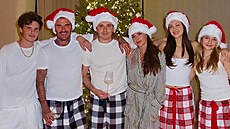 Vánoce 2023 u Beckhamových - David a Victoria Beckhamovi se synem Cruzem,...