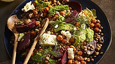 Salát ze zelené �o�ky s �ervenou �epou a sýrem feta