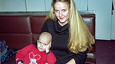 Vendula, tehdy jet Svobodová, s dcerou Klárou (1999)