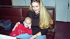 Vendula, tehdy ještě Svobodová, s dcerou Klárou (1999)