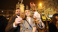Lidé na Václavském nám�stí oslavují p�íchod roku 2024. (1. ledna 2024)