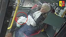 �ena s bílými rukavi�kami, po které pátrá policie kv�li kráde�i pen�enky (3....