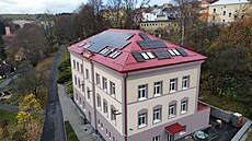 Ideálním objektem pro výrobu a sdílení energie v rámci obce jsou �koly a...