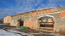 Stodola v B�lé nad Radbuzou je sou�ástí rozlehlého areálu s renesan�ní tvrzí,...