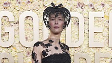 Rosamund Pike na Zlatých glóbech (Los Angeles, 7. ledna 2024)