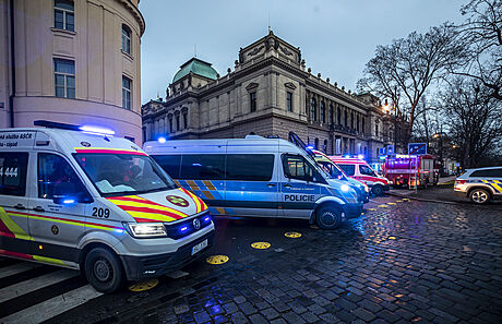 Policie zasahuje na námstí Jana Palacha v Praze u nahláené stelby ve kole....
