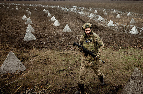 Ukrajinci budují u Kupjansku opevnní. (28. prosince 2023)