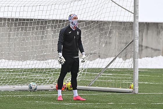 Branká� Dominik Holec z Karviné b�hem zimní p�ípravy.