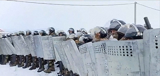 Protest nkolika tisíc lidí ped soudem v Bakortostánu v ruském Povolí...