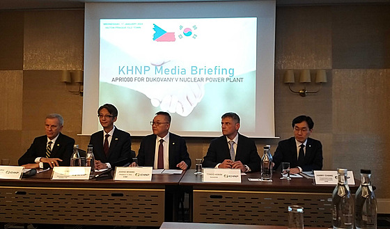 Nejvy��í zástupci jihokorejské spole�nosti KHNP