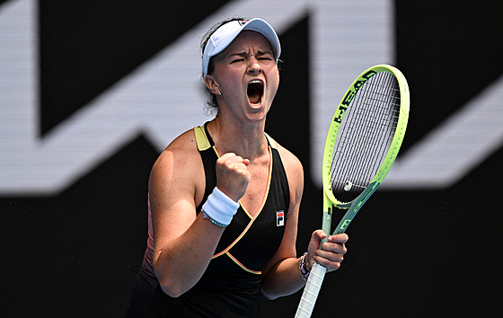 Barbora Krejíková slaví postup do druhého kola Australian Open.