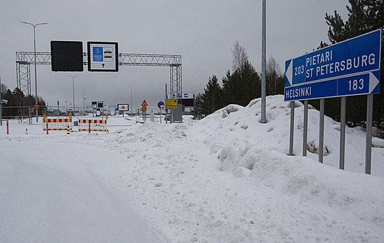 Uzavený hraniní pechod mezi Finskem a Ruskem ve finském Virolahti. Severská...