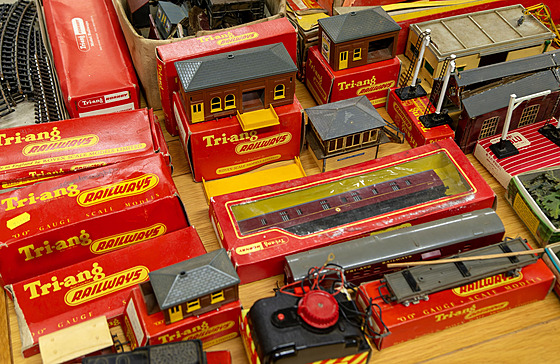 Krabice s historickými modely vlák znaky Tri-ang Railways v mítku 00...