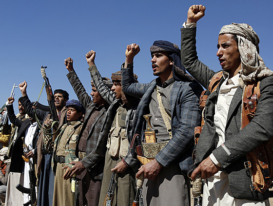 Jementí povstalci Húsíové písahají pomstu USA a Británie. (14. ledna 2023)