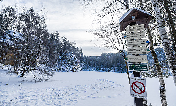 Zamrzlý lom Pískovna v Adr�pa�ských skálách. (19. 1. 2024)