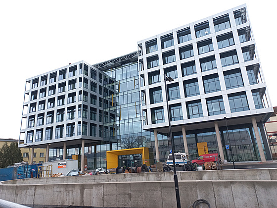 Pardubická nemocnice p�evzala nový pavilon centrálního urgentního p�íjmu,...