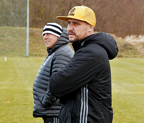 Trené�i Ji�í Lerch (v pozadí) a Ji�í Kladrubský.