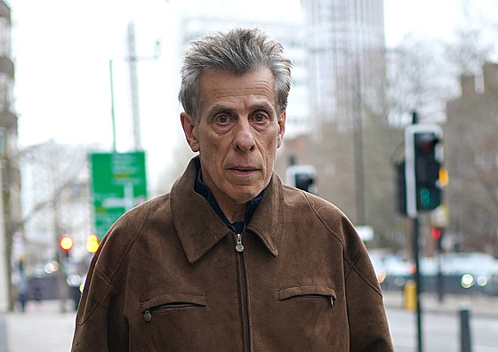 Jan Latham-Koenig opoutí londýnský soud po obvinní z pohlavního styku s...