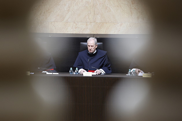 Přichází první zásadní verdikt Baxova Ústavního soudu. V každém případě zvýší frustraci společnosti