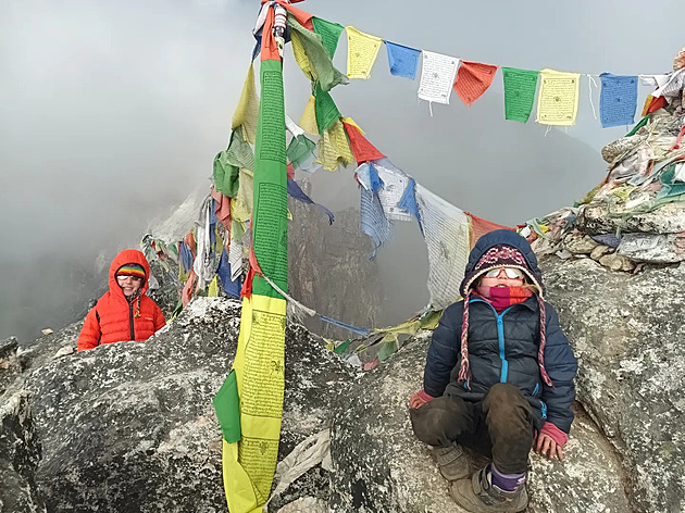 Čtyřletá Češka dobyla s tátou a bratrem základní tábor Everestu, drží tak rekord