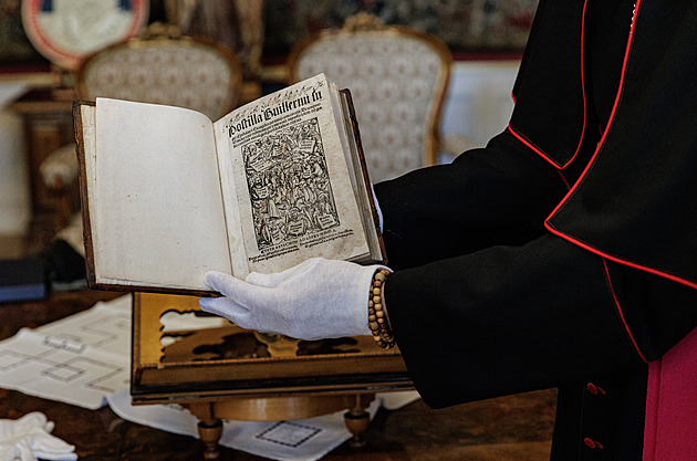 Do Olomouce se vrátila cenná kniha z 16. století, přivezli ji italští četníci