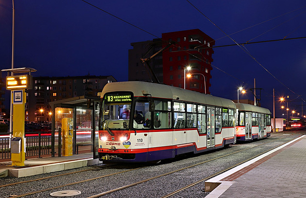 Mladý muž po střetu s tramvají zemřel, policisté hledají svědky nehody