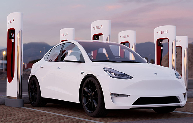 Prodej elektromobilů v Česku vzrostl téměř o polovinu. Vede Tesla