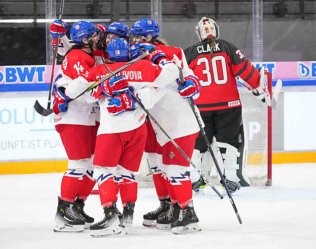Poprvé v historii! Hokejistky do 18 let prošly přes Kanadu do světového finále