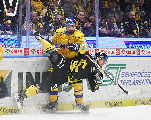 Střílet, střílet, střílet, velí Doudera. Do budějovické kasy rád zaplatí